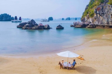 Hanoi - Halong Bay - Bai Tu Long bay - Tra Gioi beach - Cong Do Area (L, D)